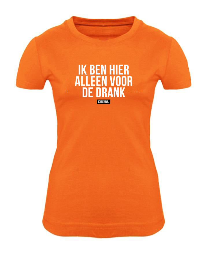 Ik ben hier alleen voor de drank | Women Tee